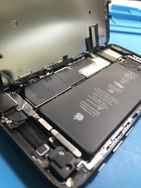 Naprawa zalanego iPhone