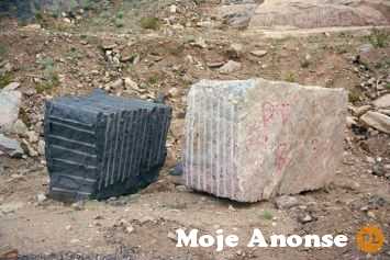 Ukraina. Kostka granitowa 200 zl/tona czarna, czerwona. Bloki